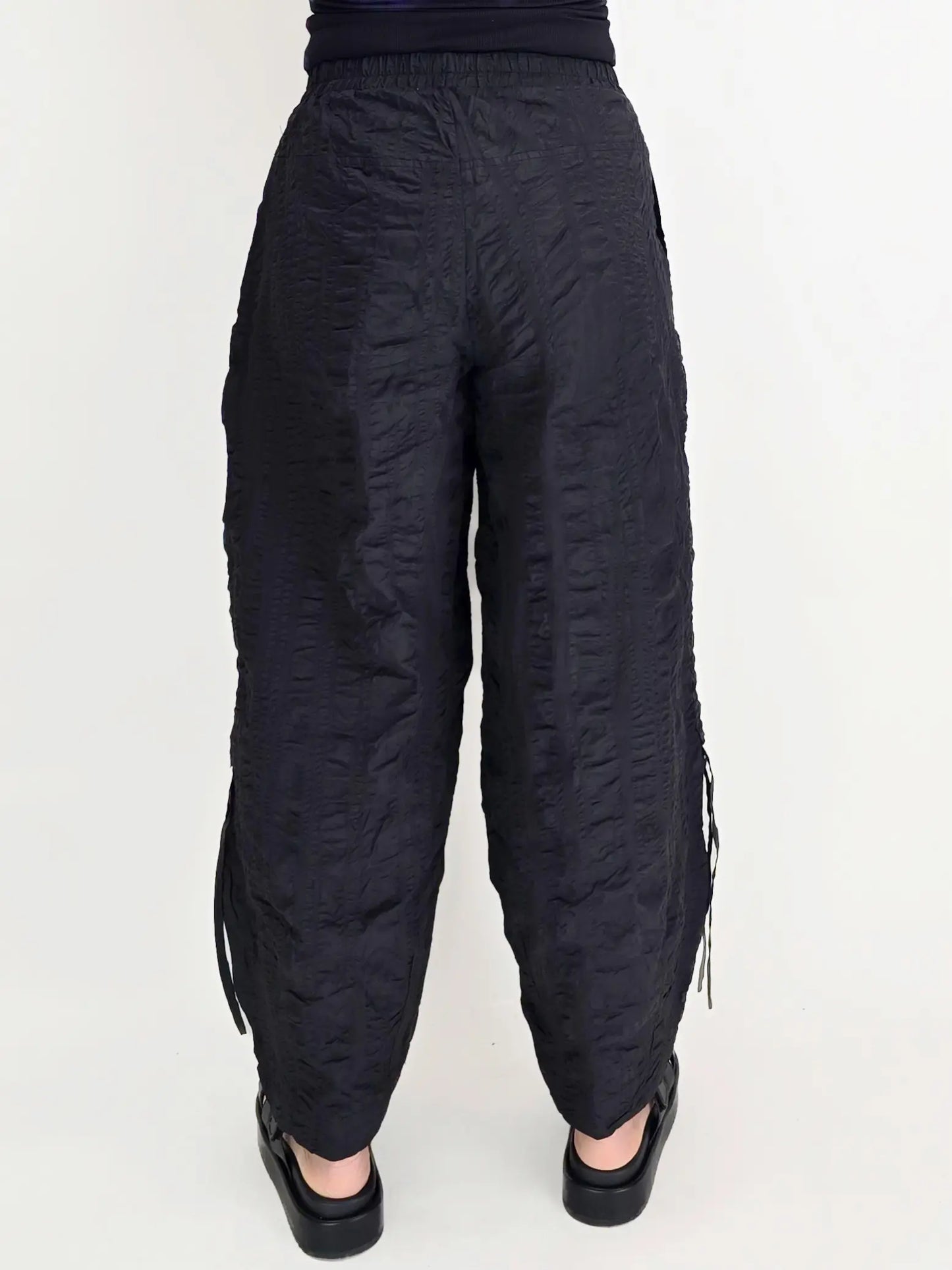 Noen- Crinkle Flow Pants/ Balck