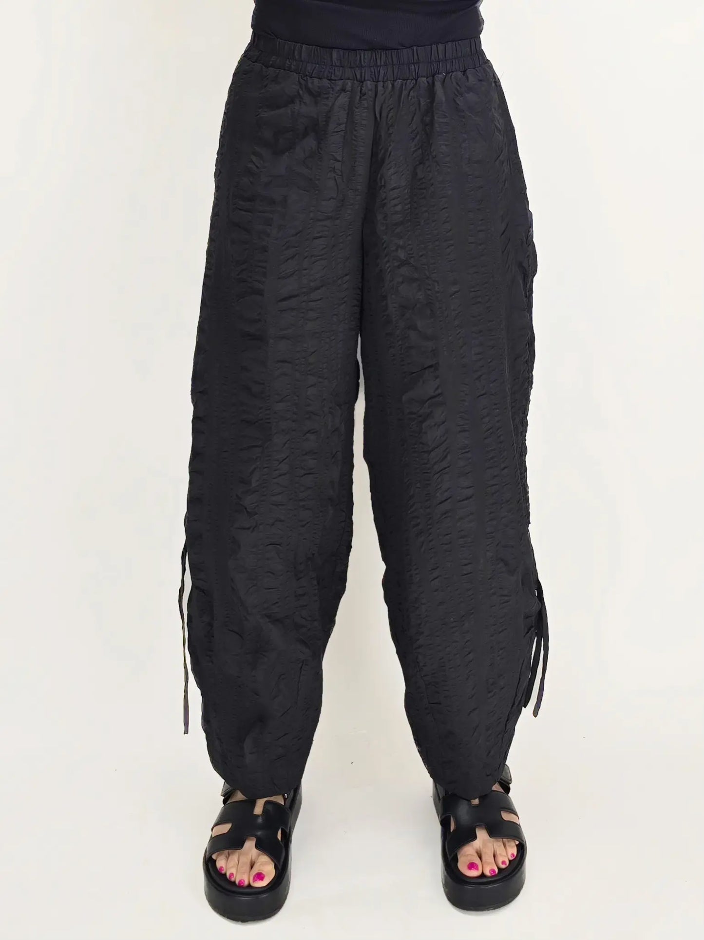 Noen- Crinkle Flow Pants/ Balck