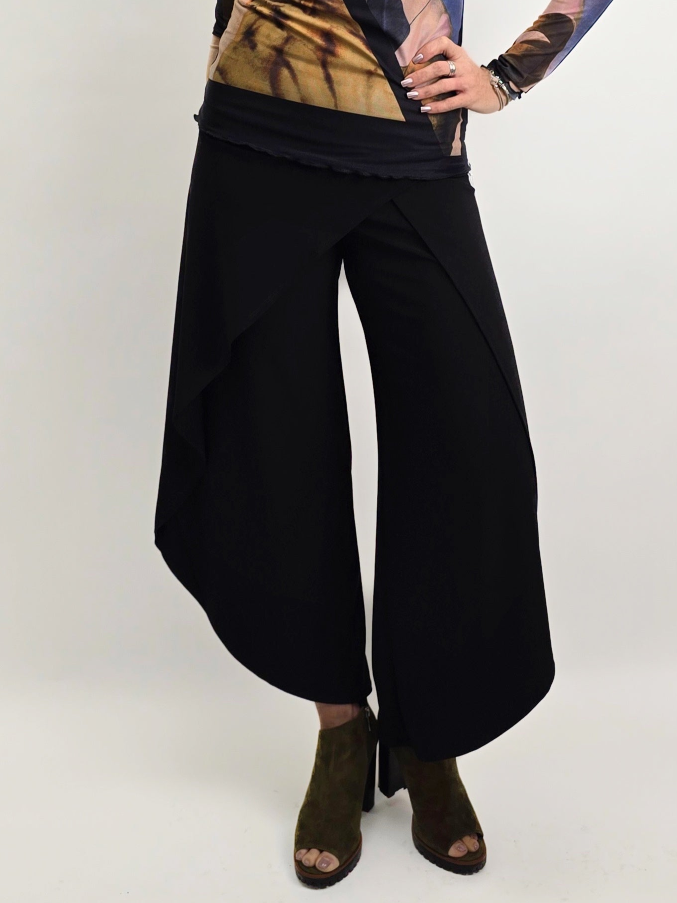 Focus Fashion- Asymmetrical Hem Wrapped Pant