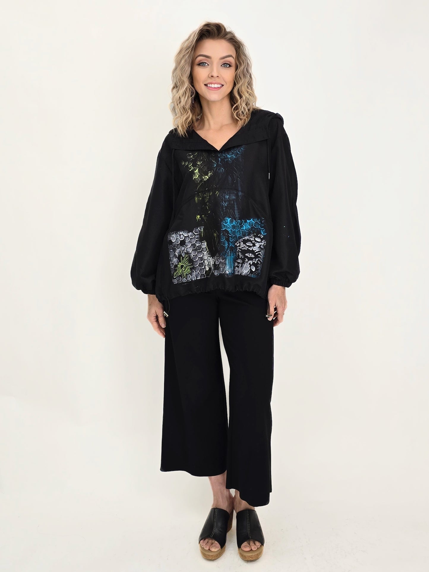 Narenee Designs-Bee in Garden Top
