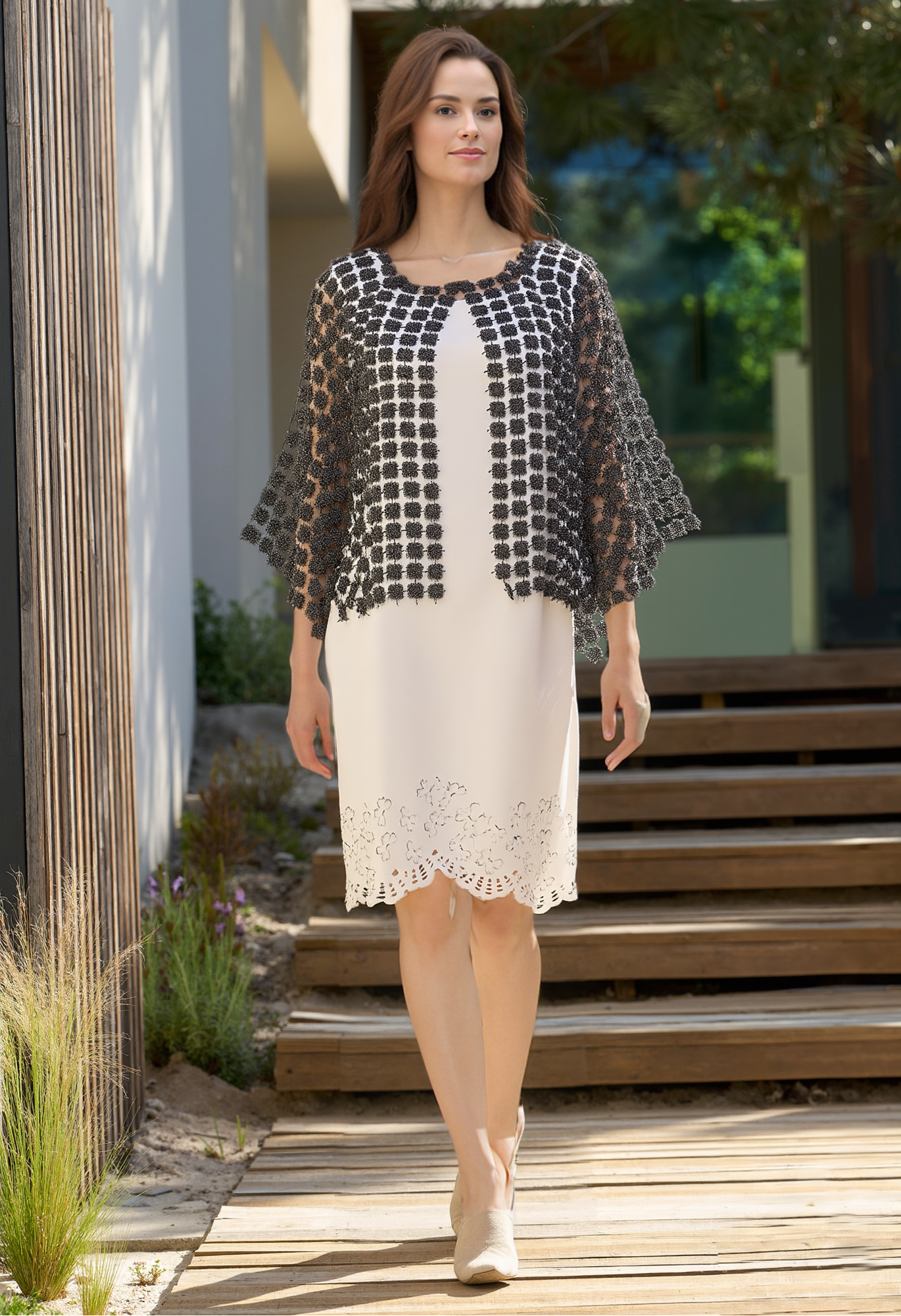 Ellyndale - Lace Cape/ Black